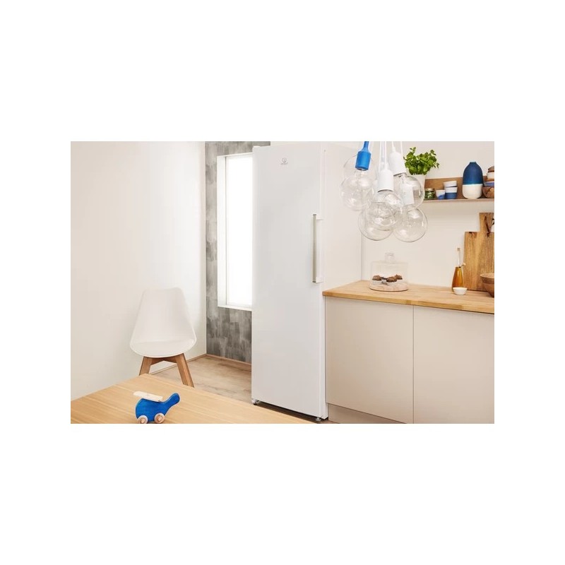 Indesit UI6 F2T W congelador Congelador vertical Independiente 228 L E Blanco